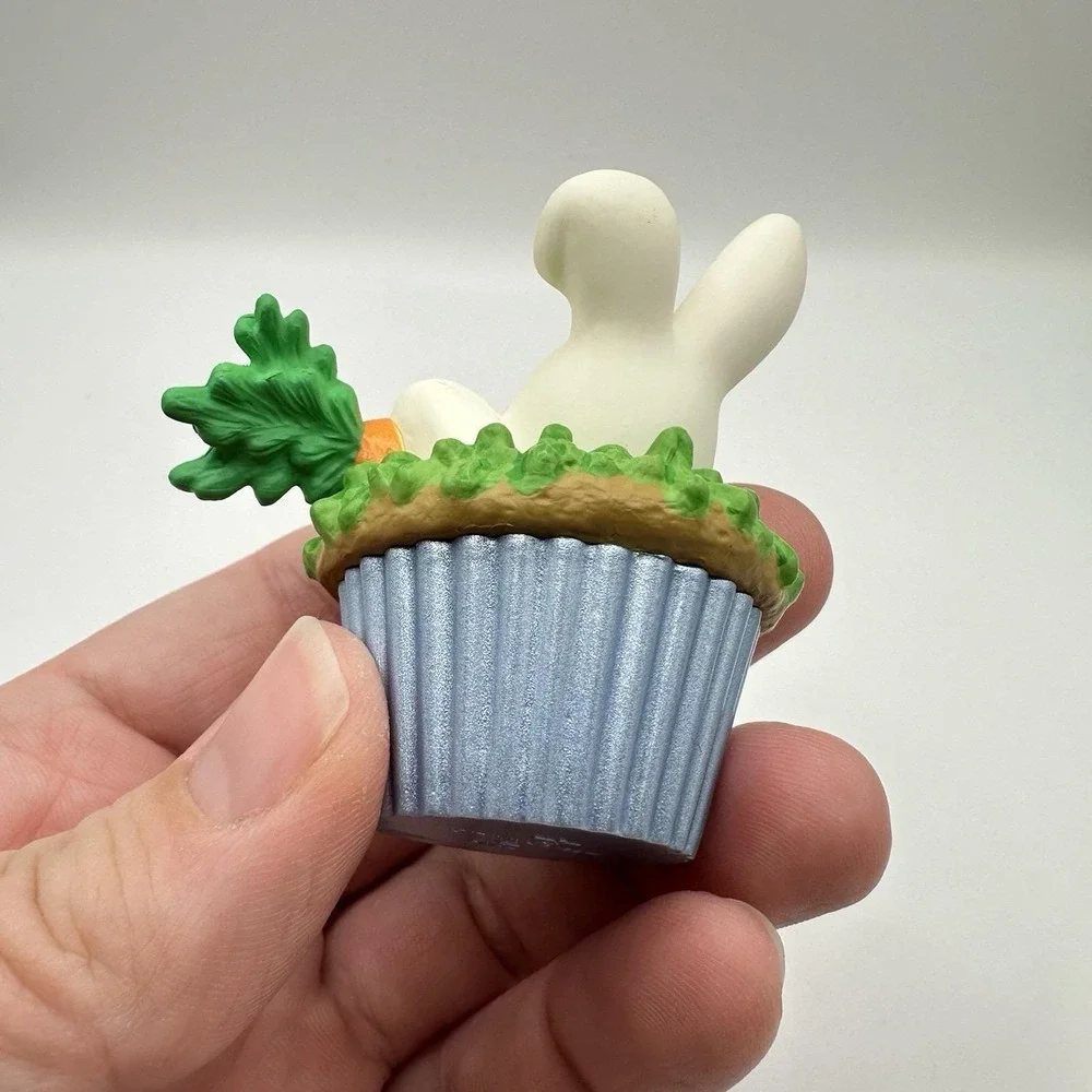 Hallmark: Some Bunny To Love - Keepsake Cupcakes - Series‎ 9th - 2016 Ornament